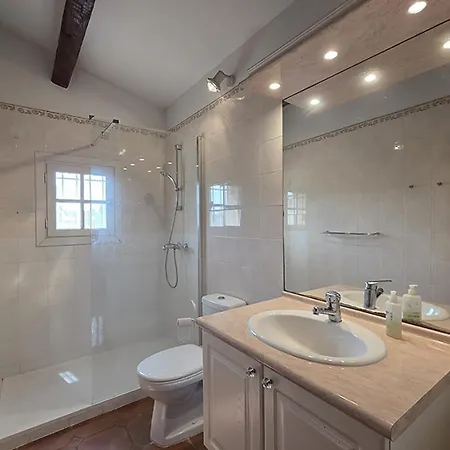 Familiale Premium Piscine Parking Et Fibre 2 1 Salle De Bain Avec Toilettes Homestay La Seyne-sur-Mer