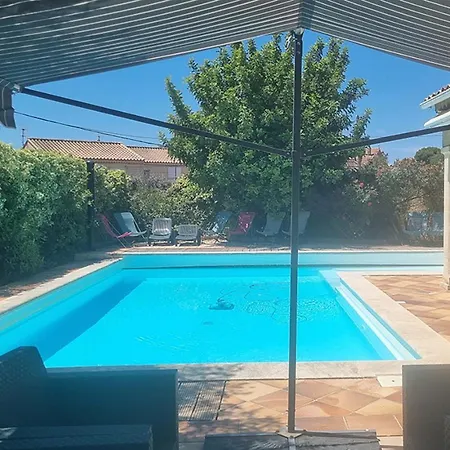 Familiale Premium Piscine Parking Et Fibre 2 1 Salle De Bain Avec Toilettes Homestay *